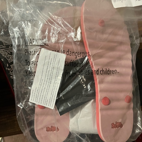 Women’s Coach flip flops - Picture 3 of 6